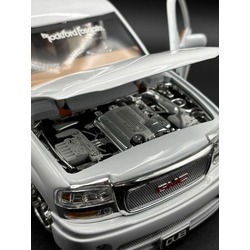 GMC Yukon XL Denali 2002 DUB Edition  