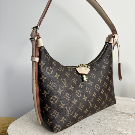Louis Vuitton büyük çanta