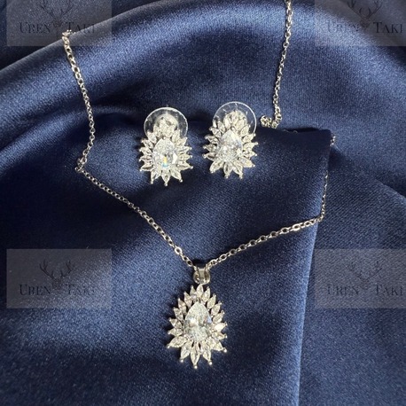 Özel Seri 316 Gümüs Zirkon Tasli Cicek Damla Model Set