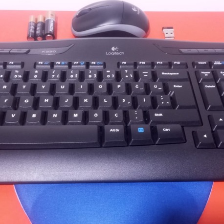 Logitech Kablosuz Unifying K330 Klavye M180 Mouse (Kaliteli - Çok temiz - Pil  ve pad hediye )