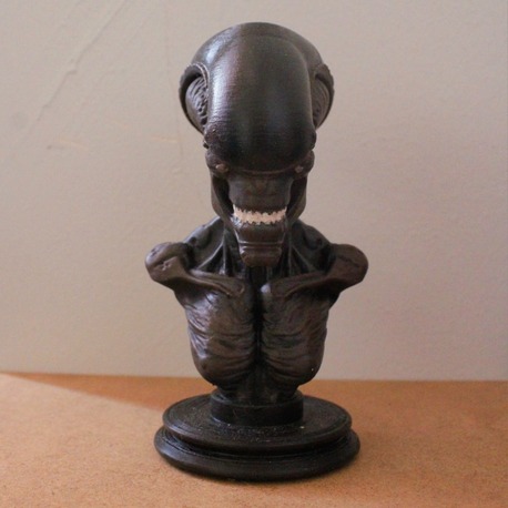 Alien Büst