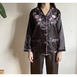 Kahverengi İşlemeli Saten Pijama Takımı