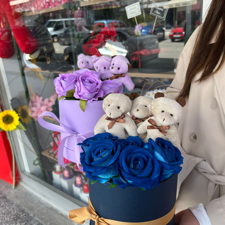 Silindir kutu 3 peluş ayıcık ve 5 gül