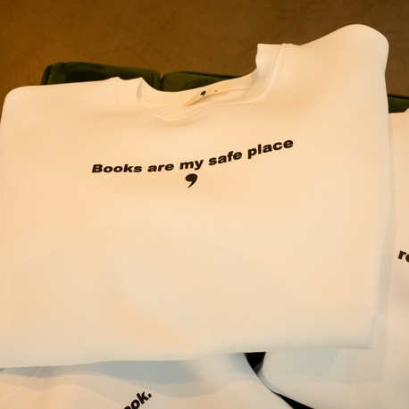 Oversize Sweatshirt | Books are my safe place