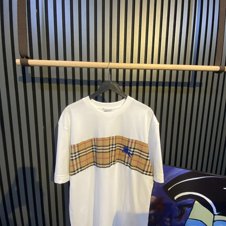 BURBERRY-KARA DETAYLI NAKIŞLI
