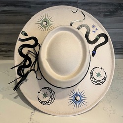 Snake hat Ecru