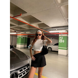 Beyaz Dik Yaka Kısa Kollu Crop Top