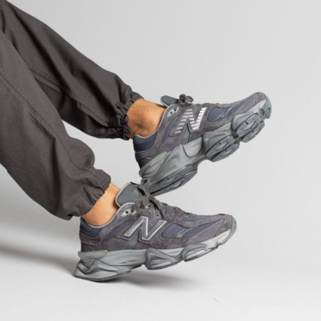 New Balance 9060 Magnet