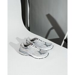 New Balance 990v3