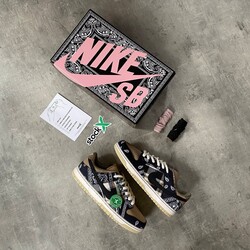 SB Dunk Low x Travis Scott