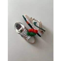 Nike
x Jarritos SB Dunk Low

