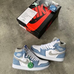 Air Jordan 1 High Retro OG 'Hyper Royal'