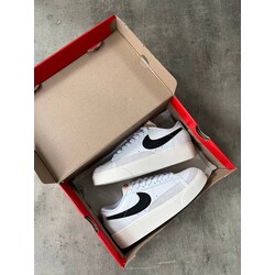 Blazer Low Platform White & Black