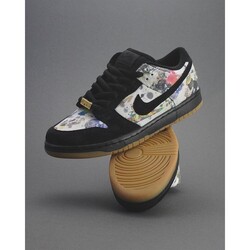 Supreme x Nike SB Dunk Low