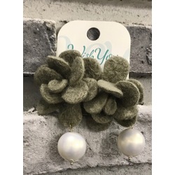 Keçe detaylı küpe 