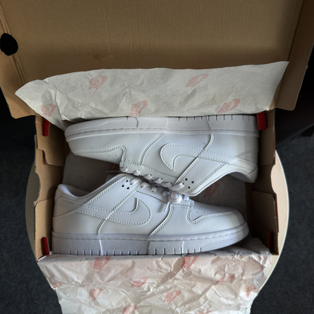 NIKE DUNK LOW TRIPLE WHITE