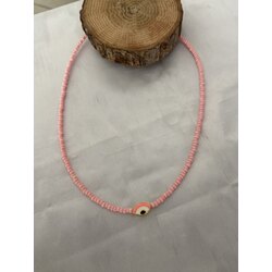 Pembe göz detaylı boncuk kolye 