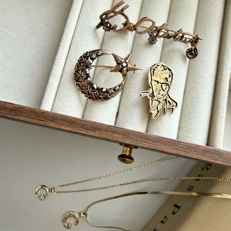 Atatürk imzalı Broş zirkon taşlı Bronz Vintage Tasarım. 