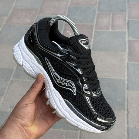 SAUCONY