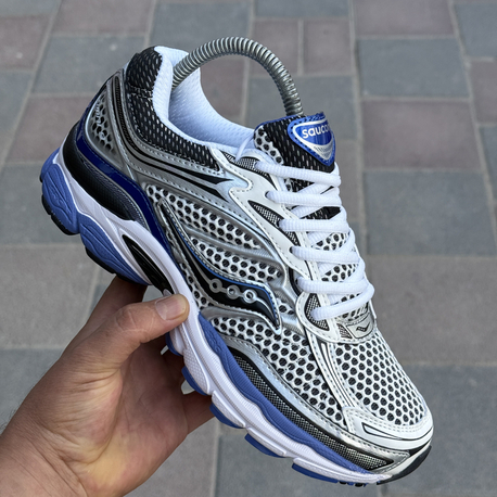 SAUCONY