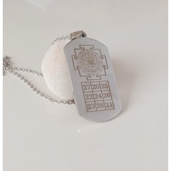 Sri yantra ve kubera yantra gumus renk kolye