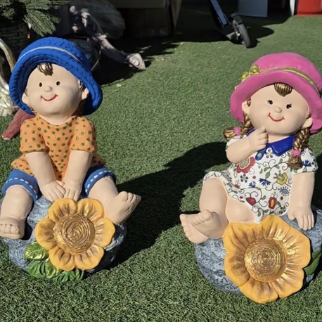 Papatyalı ikili sevimli kardeş