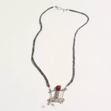 Yeşim Mercan Taşlı Salıncaktaki Kız Kolye K0200