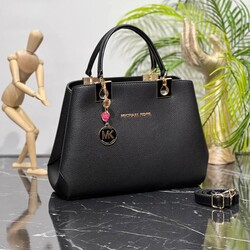 hand and shoulder bag