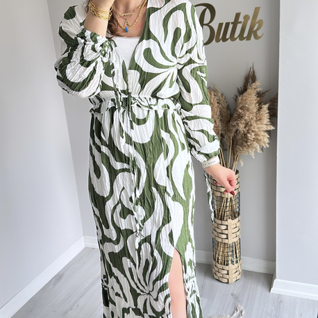 Yırtmaç Detaylı Desenli Elbise