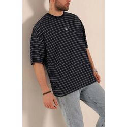 Oversize Çizgili Kabartma Yazı Detay Tişört