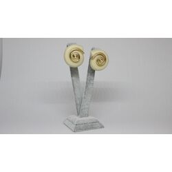 Gold Detaylı Bej Kabuk Küpe