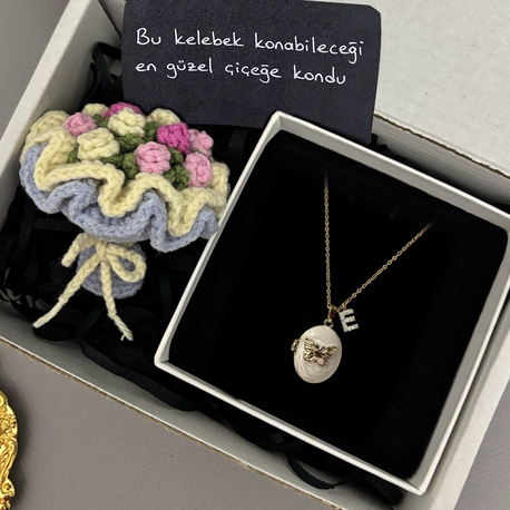 Kelebek kapaklı fotoğraflı anı kolyesi
