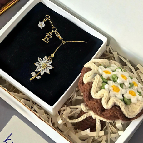 Harfli Kır papatyası kolye ve buket anahtarlık seti