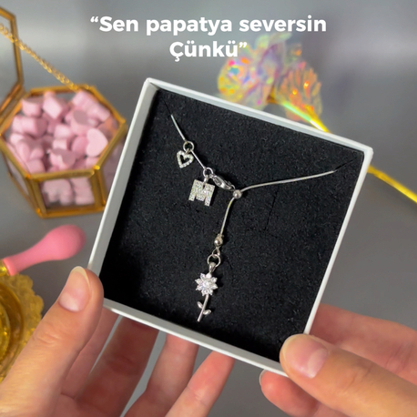 Harfli papatya asansör kolye