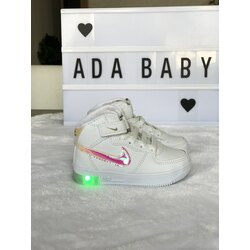 Nike Hologramlı bot 