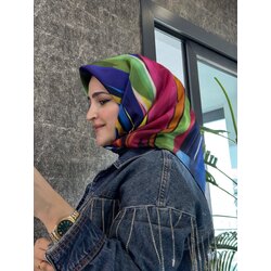  La Boutique sura ipek eşarp 