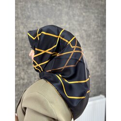 La Boutique sura ipek eşarp 
