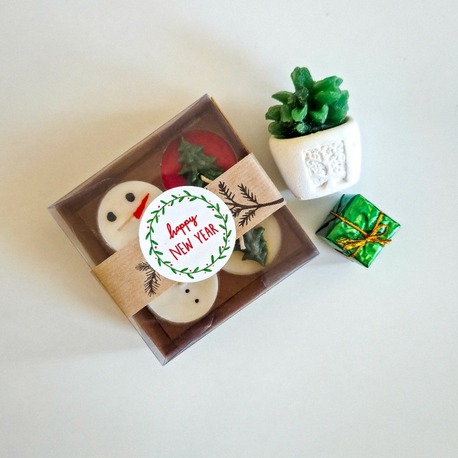 Yılbaşı Vanilya Kokulu Tealight Mum Seti (4’lü) | Kırmızı-Beyaz | Hediyelik Mumlar
