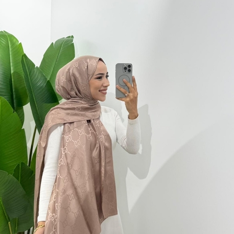 GUCCI IPEKSI JAKAR ŞAL 