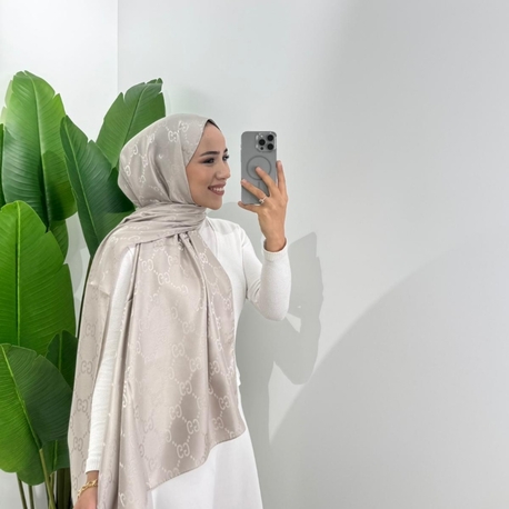 GUCCI IPEKSI JAKAR ŞAL 