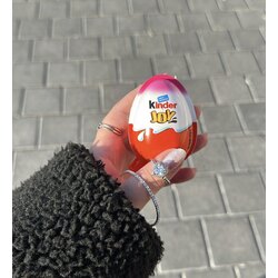 içinden yüzük ve bileklik çıkan süpriz yumurta