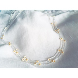 tiny daisies necklace (white)