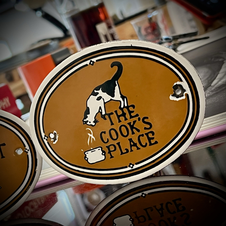 Garnier Co. 'The Cook’s Place' Emaye Tabela