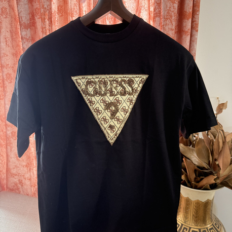 Guess Siyah Üçgen Boncuklu Tişört