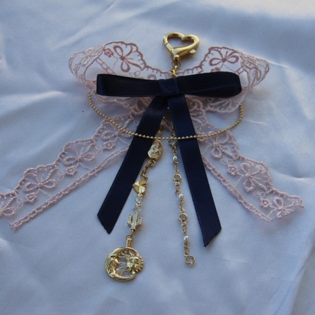Pembe Kurdele Charm