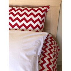 ZIGZAG DESENLİ KIRMIZI BEYAZ NEVRESİM TAKIMI