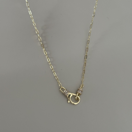 Özel seri taşlı tasarım kilitli Ataç kolye ( 54 cm)