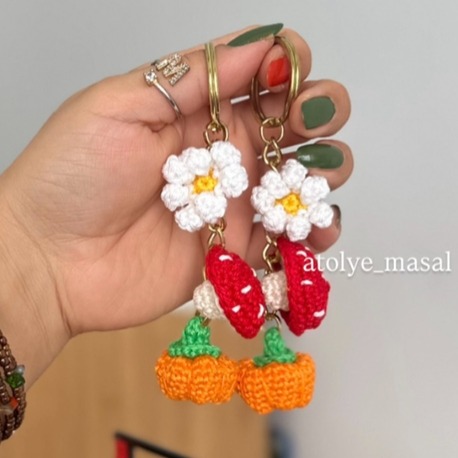 Amigurumi Balkabağı Mantar ve Çiçek Detaylı Anahtarlık 