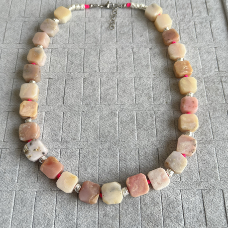 Pembe opal 