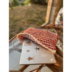 Çilek Motifli Örgü Laptop Kılıfı
